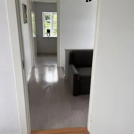 Stor Rummelig Med Egen P-plads Apartment