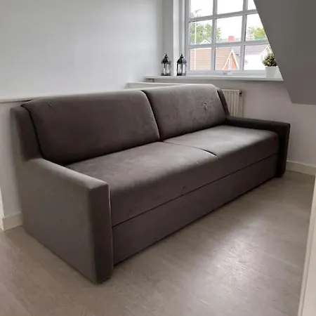 Apartment Stor Rummelig Med Egen P-plads