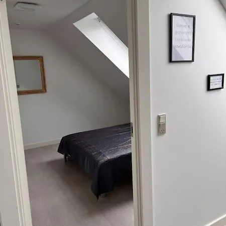 Stor Rummelig Med Egen P-plads