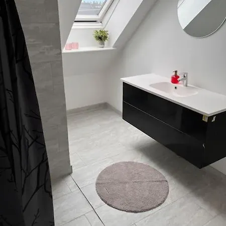 Stor Rummelig Med Egen P-plads *